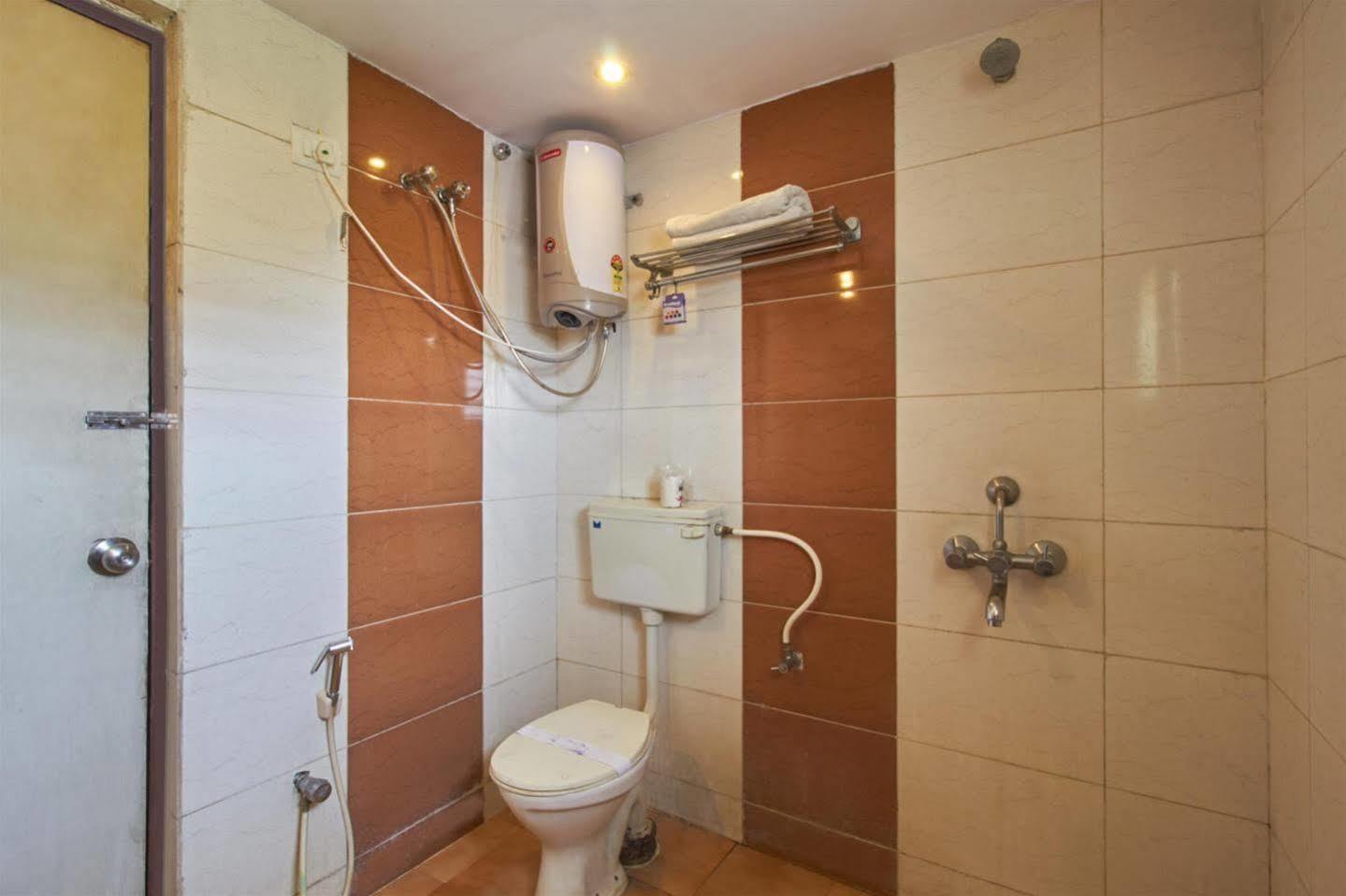 Fabhotel Royal Residency II - Nr Lakdikapul Metro Station Hyderabad Exterior foto